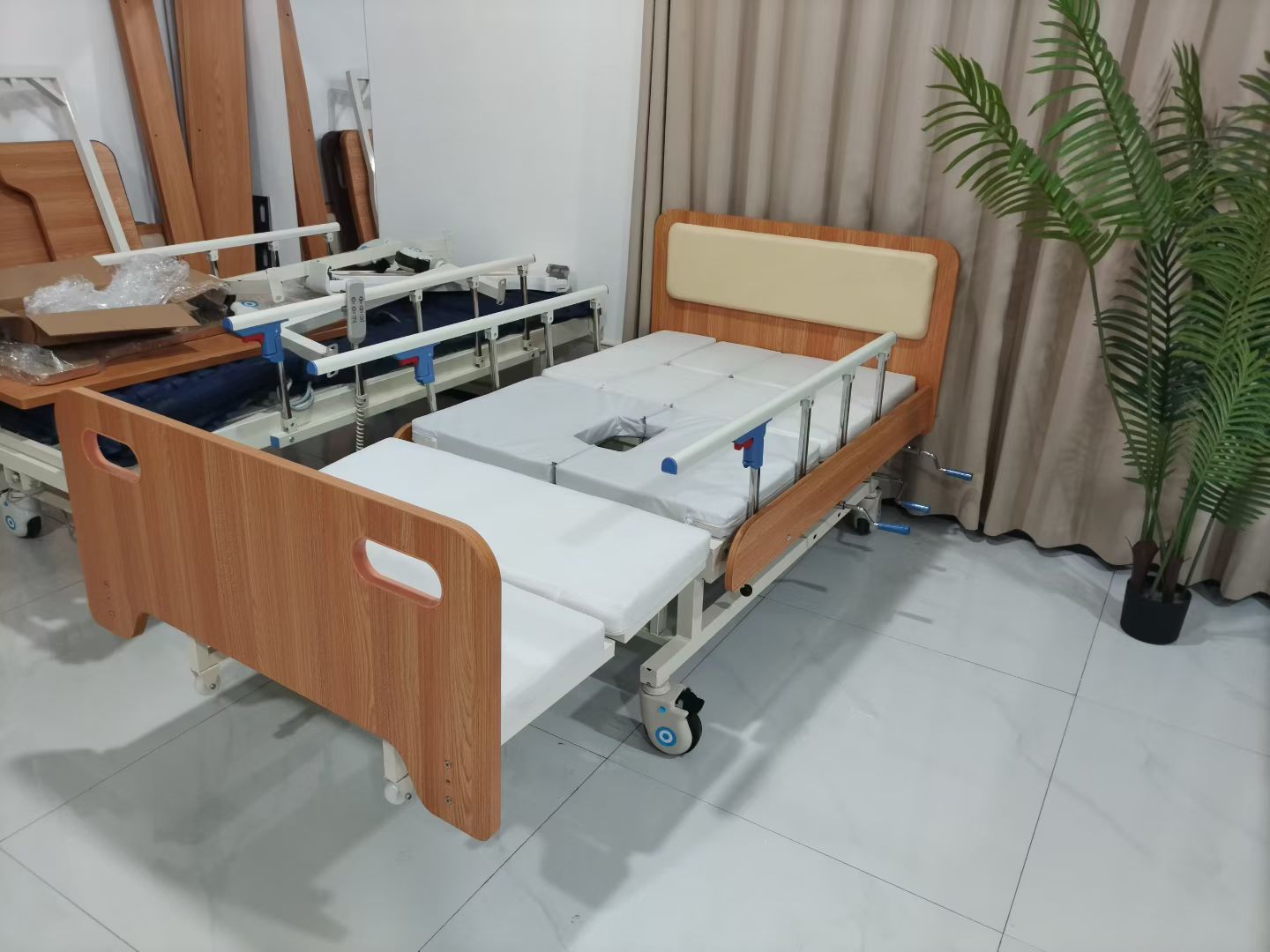 Wooden guardrail nursing bed2 Wooden guardrail nursing bed2