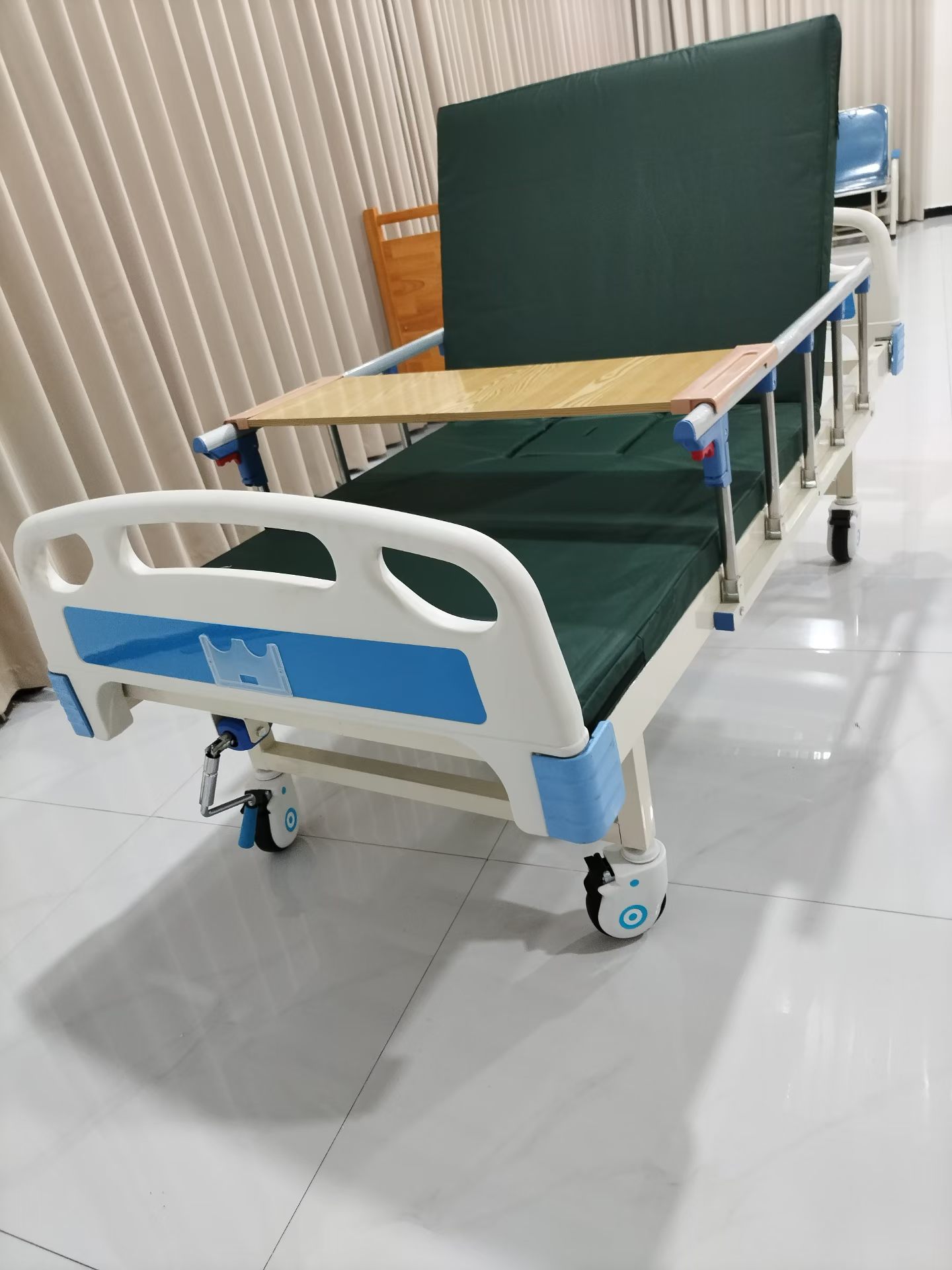 Wooden guardrail nursing bed3 Wooden guardrail nursing bed3