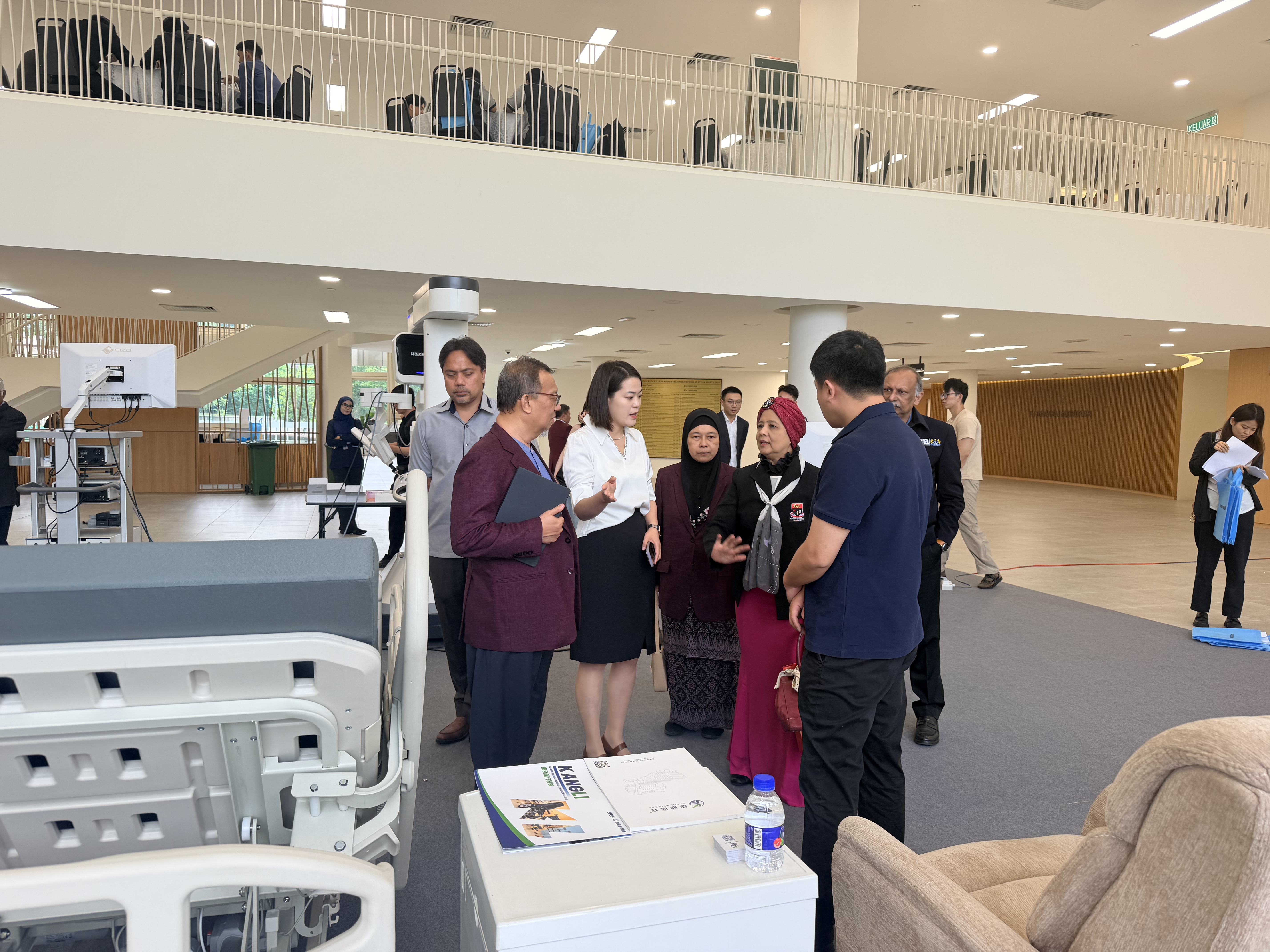 The salesperson explains the product to the customer.