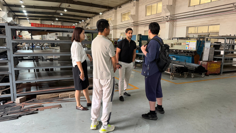 A Russian customer came to visit the factory..jpg