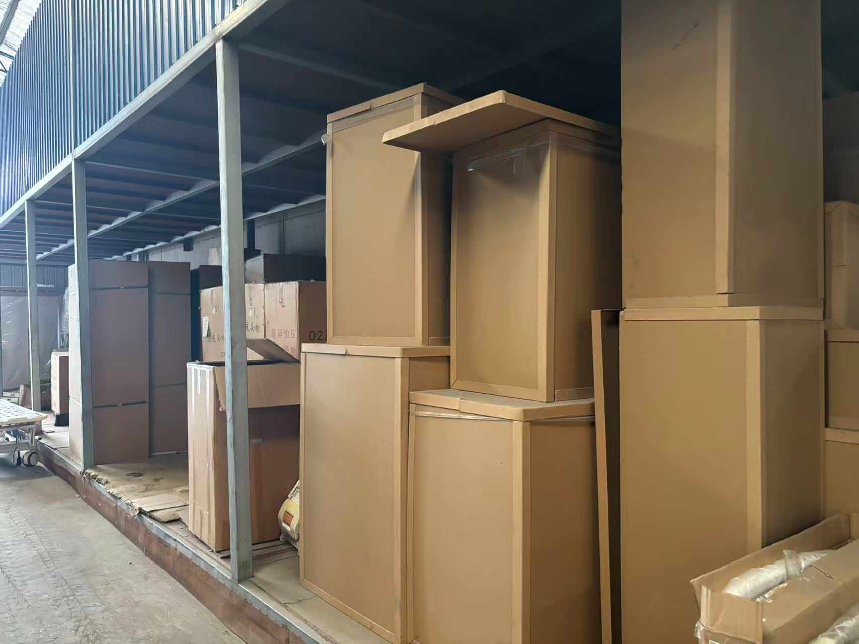 Warehouse for storing containerized products