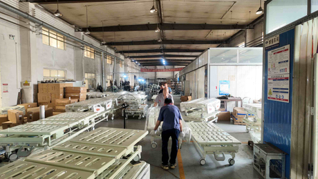 The factory is transporting the newly produced hospital beds, preparing to distribute them to the customers..jpg