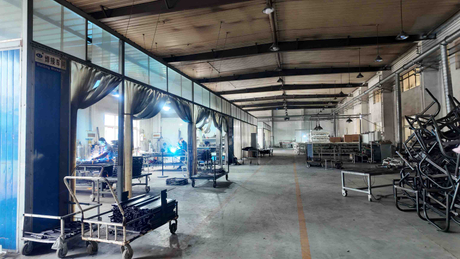 A small part of the workers in the factory are engaged in actual production work.1.jpg