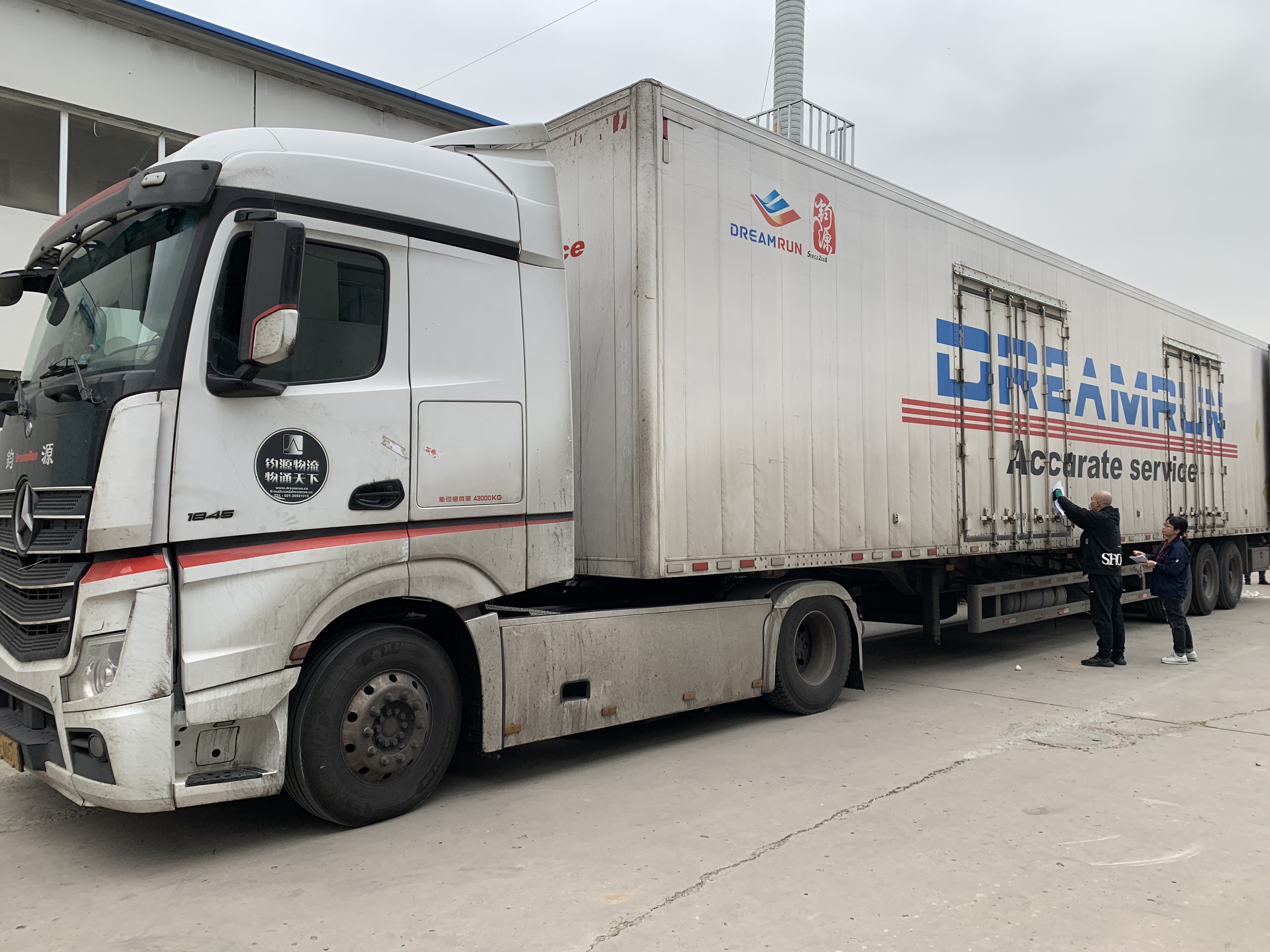 Product shipping and loading container diagram