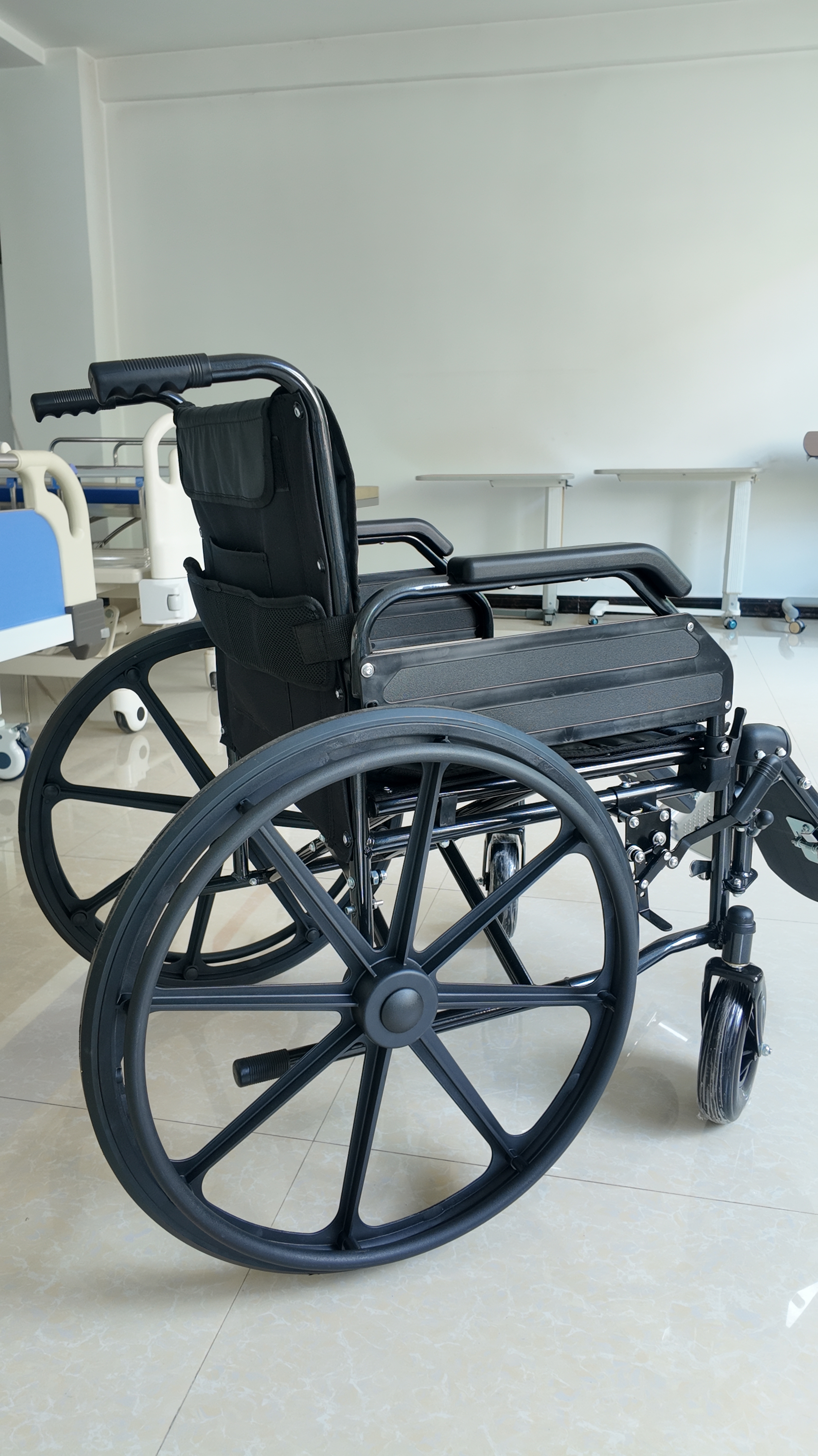 Close-up picture of the KLM-11 extended model wheelchair