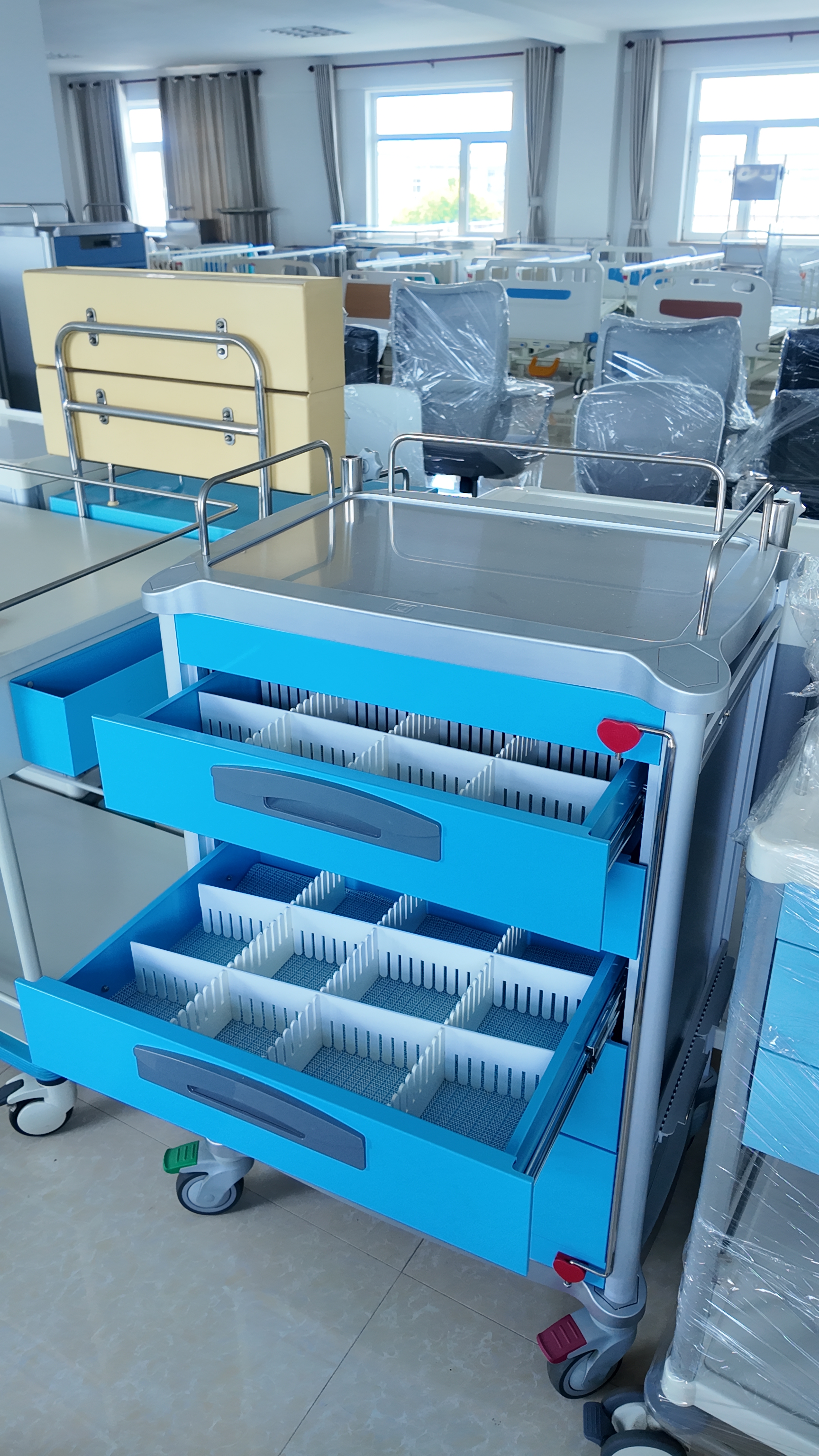 Medical Treatment Cart Details3