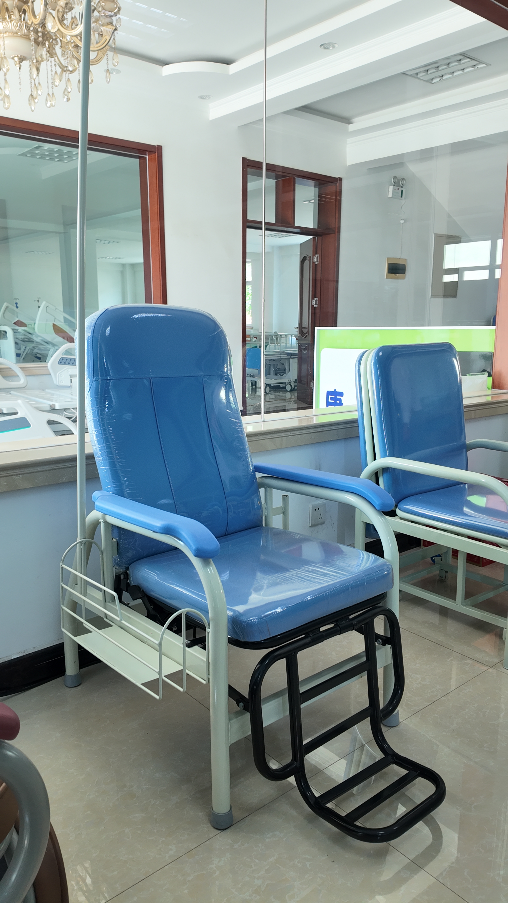 Side view of the infusion chair